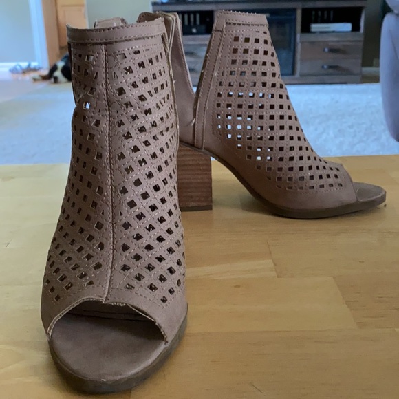 Francescas Cut Out High Heels - Picture 2 of 4